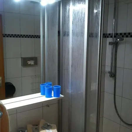 Tauberhotel Kette 호텔 베르트하임