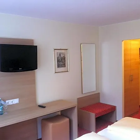호텔 Tauberhotel Kette 3*