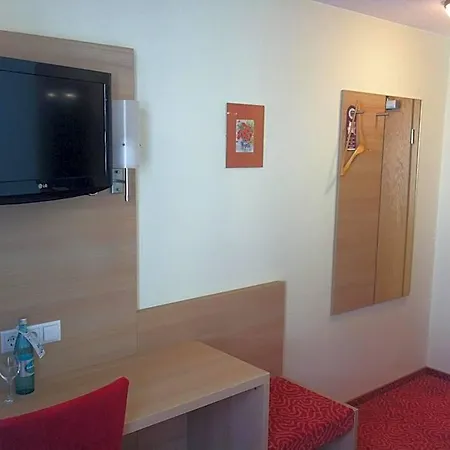 Tauberhotel Kette 호텔 베르트하임