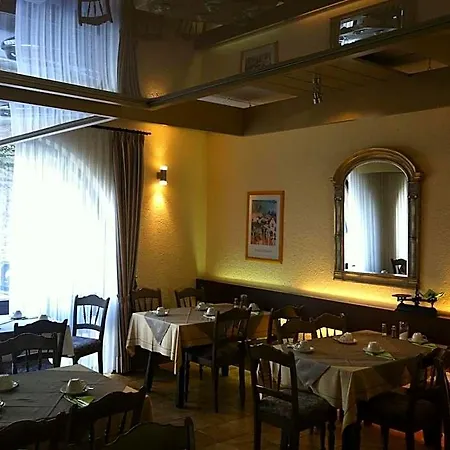 Tauberhotel Kette 호텔 3*